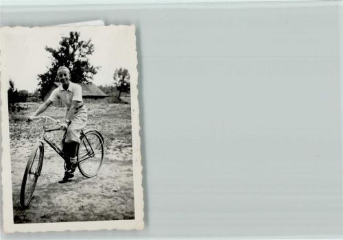 Privatfoto - Junge auf einem Fahrrad