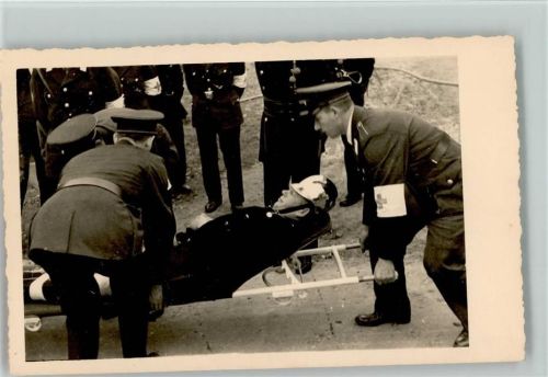 Übung - Verletzten bergen Foto ca 1940 AK