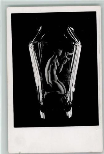Glaskunst Foto AK nackte Frau im Glas