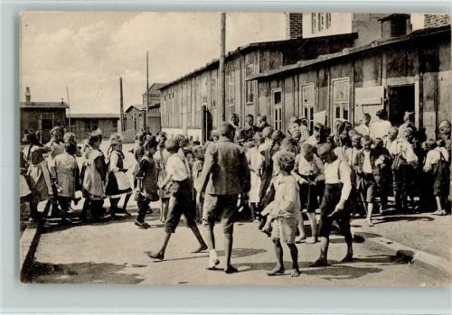 Wiek 1936 Kinderheim - antreten zum Essen vor dem Speisesaal AK