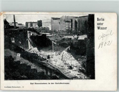 Gesundbrunnen Berlin unter Wasser Hauseinsturz in der Gerichtsstraße Trümmer