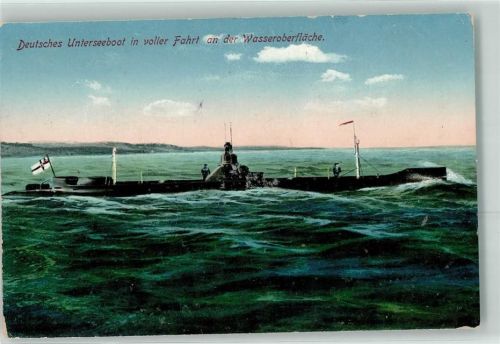 Deutsches Unterseebott in voller Fahrt an der Wasseroberfläche Marineschiffspost