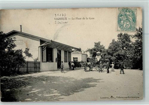 Vigneux-sur-Seine La Place de la Gare Bahnhof Bahnhofplatz Kutsche