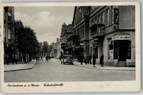 Nordenham Bahnhofstraße Auto Cafe Central Geschäfte Fahrrad Mann Uniform