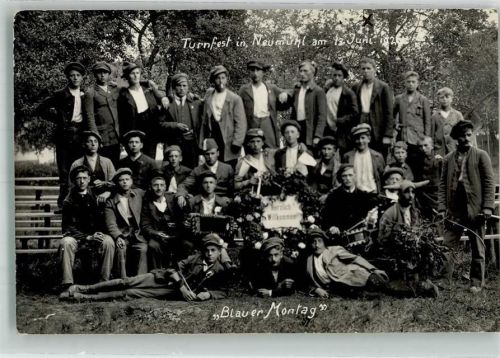 Neumühl 1920 Turnfest 1920 Gruppenphoto "Blauer Montag" Harmonika Trommel Ort handschriftlich