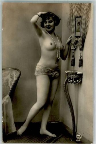 1910 - 1920 P.C. Paris Nr. 1621 nackte Frau Blumenständer Perlenkette Lendenschutz