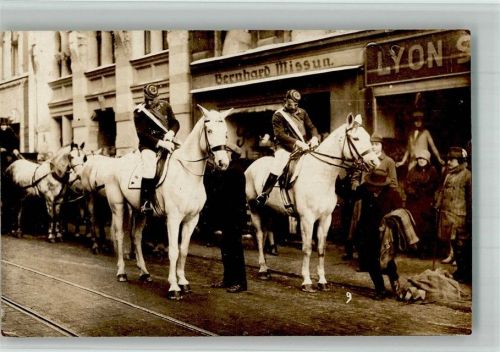 Königsberg Geschäft Uniform Reiter Pferde Ort lt. Fotograf
