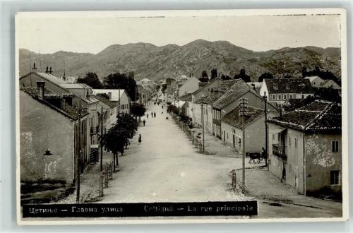 Cetinje la Rue Principale