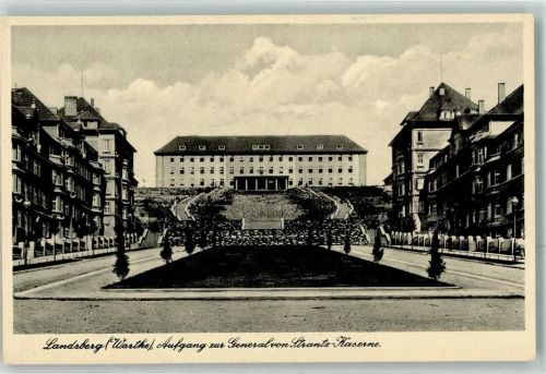Kernein Aufgang zur General von Strantz Kaserne