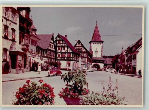 Gengenbach Roter VW Käfer am Brunnen