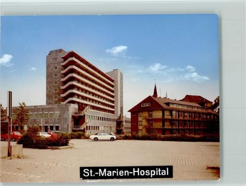 Lünen St. Marien Hospital, roter Opel Kadett