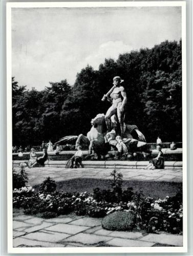 München Neptunbrunnen im Botanischen Garten