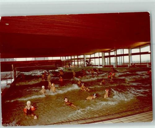 Baltrum Meerwasser-Wellenbad Innenaufnahme Badekappenpflicht