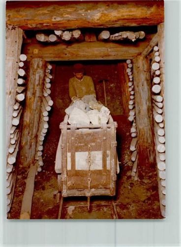 Clausthal-Zellerfeld Bergwerksmuseum Innenaufnahme Arbeiter mit Lore voller Steine
