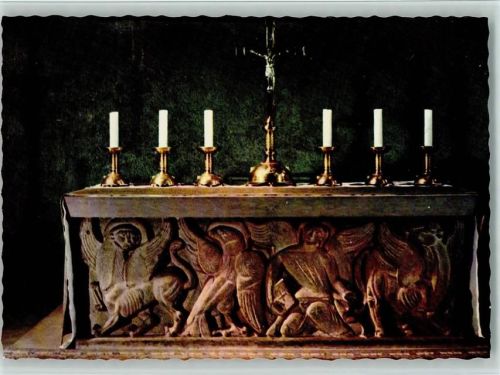 Clerf Clervaux - Sechs Kerzenhalter auf dem Altar