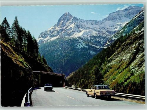 Berg Mercedes Benz auf der Felbern Tauern Straße
