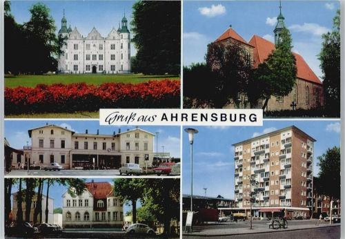 Ahrensburg Haus Wiese Blumen Baum Auto Laterne Fahrrad
