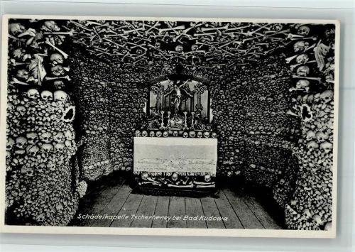 Bad Kudowa Schädelkapelle Tscherbeney Innenaufnahme Altar
