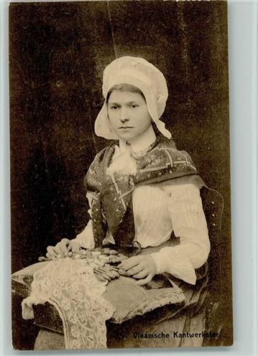 Vlaamsche Kantwerkster - Trachten ca 1918 AK