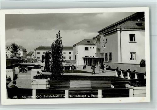 Gallspach Zeileis-Institut mit Gartenanlage und Ärztebau