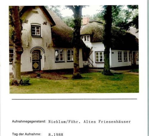 Nieblum Alte Friesenhäuser Foto montiert auf Karton