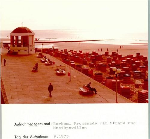 Borkum Promenade mit Strand und Musikpavillon Foto montiert auf Karton