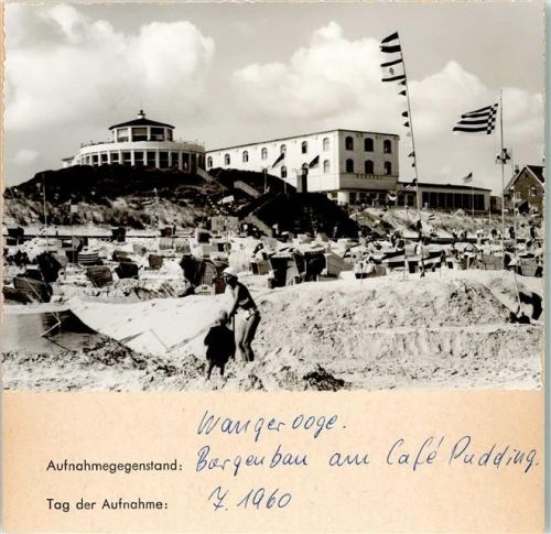 Wangerooge Burgenbau am Café Pudding Foto montiert auf Karton