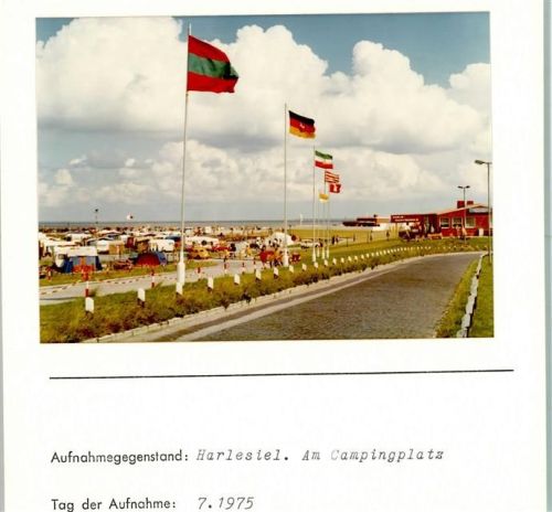 Harlesiel Am Campingplatz Fahnen Foto montiert auf Karton
