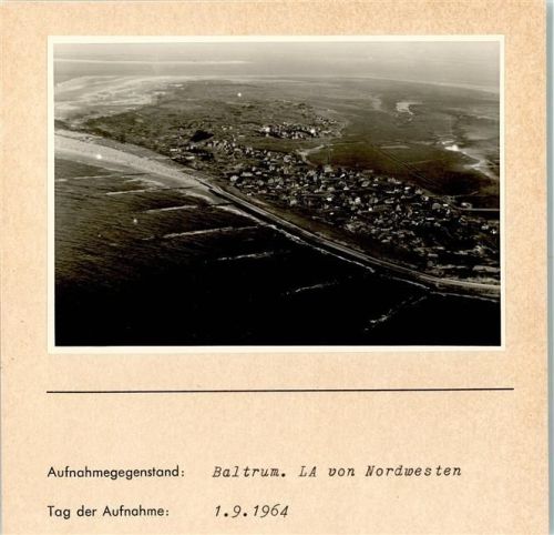 Baltrum Luftaufnahme von Nordwesten Foto montiert auf Karton
