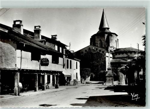 Saint-Savin Vieilles Maisons Place de l'Eglise