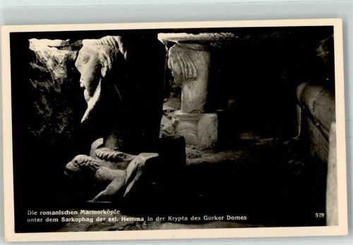 Gurk romanische Marmorköpfe unter dem Sarkophag der sel. Hemma Krypta Dom