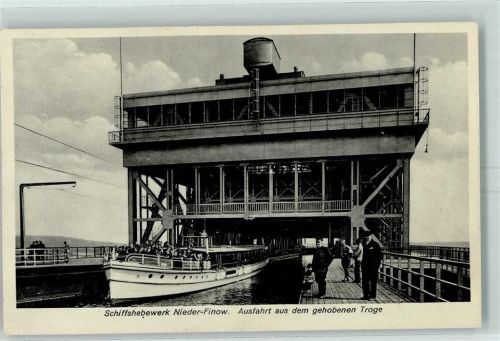 Niederfinow Schiffshebewerk Ausflugsschiff