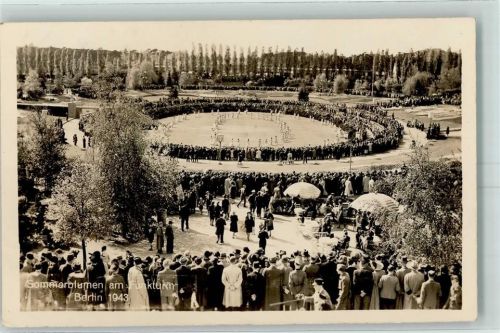 Westend Sommerblumen am Funkturm 1943