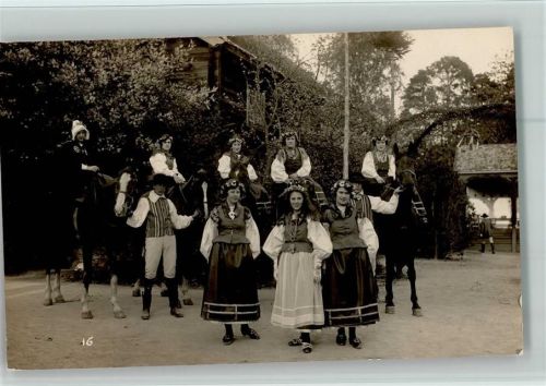 Frauen in Tracht auf Pferde AK
