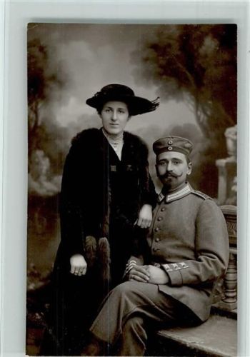 Atelier Postlep, Berlin Foto - Soldat mit Ehefrau - Pelzmode , sehr gute Erhaltung