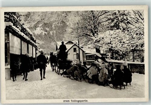Wintersport Schlitten werden von einer Kutsche gezogen