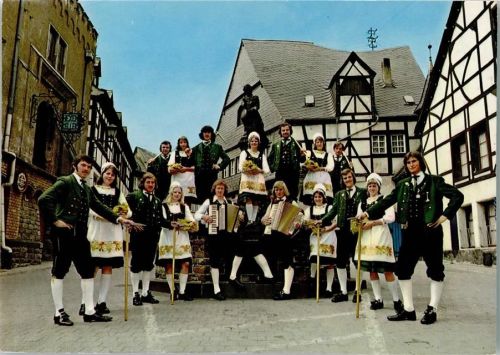 Winningen Winzertanzgruppe Ziehharmonika Fachwerkhäuser