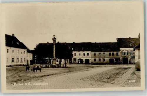 Pulkau Hauptplatz mit Dreifaltigkeitssäule