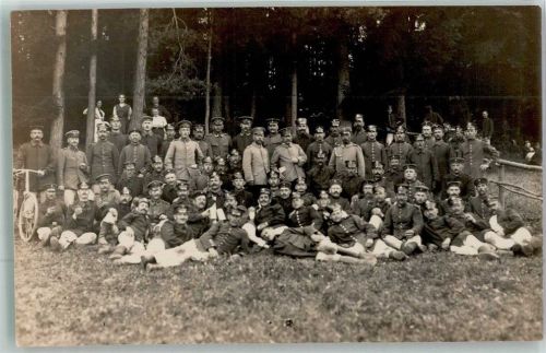 Ravensburg Gruppenaufnahme von Landsturmsoldaten bei einer Rast im Walde Ort lt. Fotograf Schäfer WK I