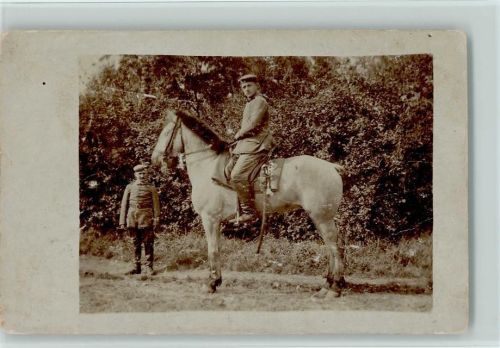 Militär - Soldat mit seinem Pferd