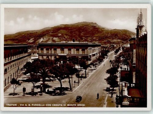 Trapani Via G.B. Fardella con veduta di Monte Erice