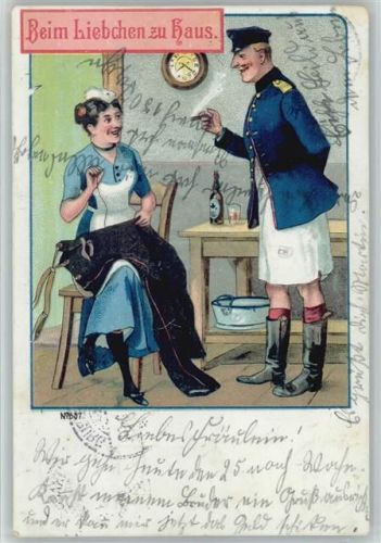 1904 Beim Liebchen zu Haus - Soldat in Unterhose, Dienstmädchen näht die Hose