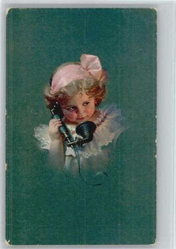 Kind mit Schleife im Haar -