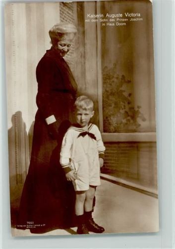 1921 Kaiserin Auguste Victoria mit dem Sohn des Prinzen Joachim in Haus Doorn , Nr. 7951 Liersch
