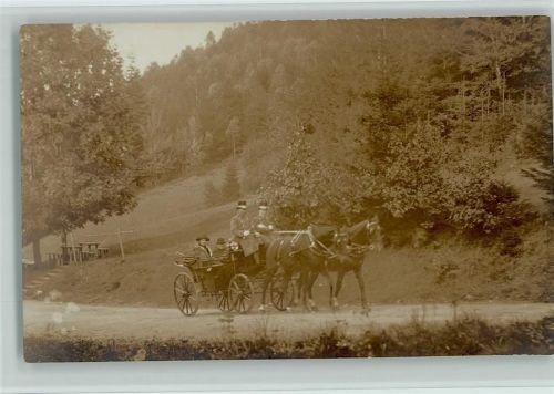 Privatfoto - ca 1928 Herrschaften bei der Ausfahrt AK