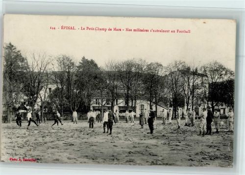 Epinal 1916 WK I Le Petit Champ de Mars, Nos Militärs entrainent au Football,