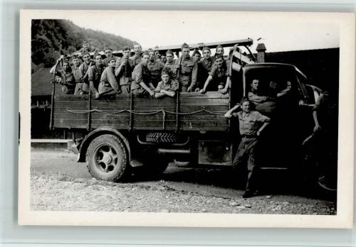 Soldaten werden mit einem LKW transportiert - Privatfoto