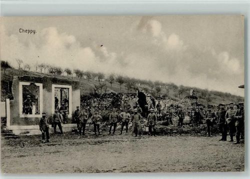 Cheppy Soldaten vor Ruine