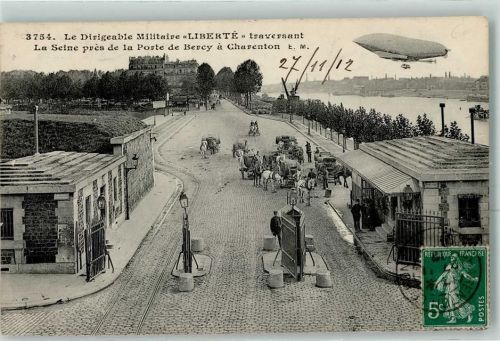 Charenton-le-Pont 1912 Le Dirigeable Militaire Liberte traversant Zeppelin Luftschiff