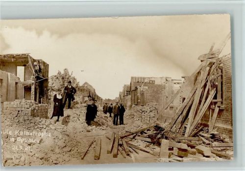 Oppau Explosion 1921 - Katastrophe, Menschen stehen in den Trümmern, gute Erhaltung AK